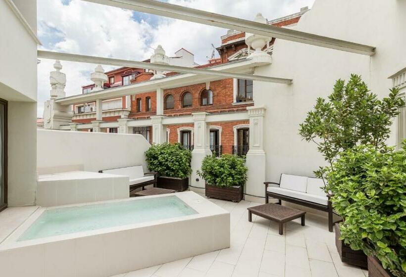 سوییت دوبلکس, Room Mate Alicia