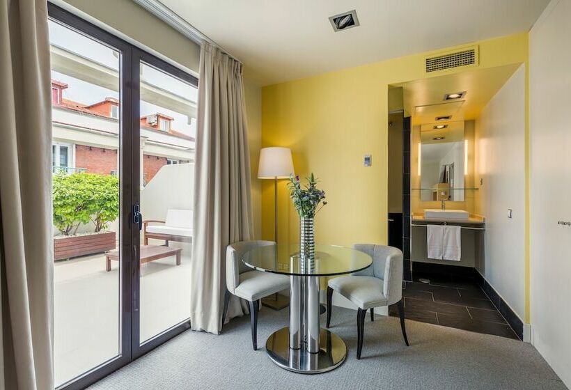 اتاق اجرایی, Room Mate Alicia