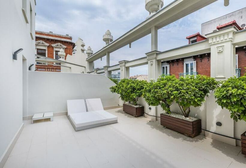 اتاق اجرایی, Room Mate Alicia