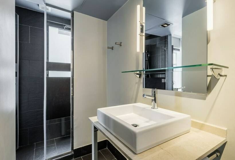 اتاق اجرایی, Room Mate Alicia