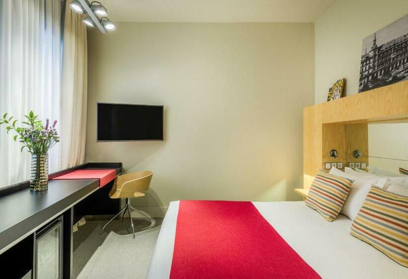 اتاق عادی, Room Mate Alicia