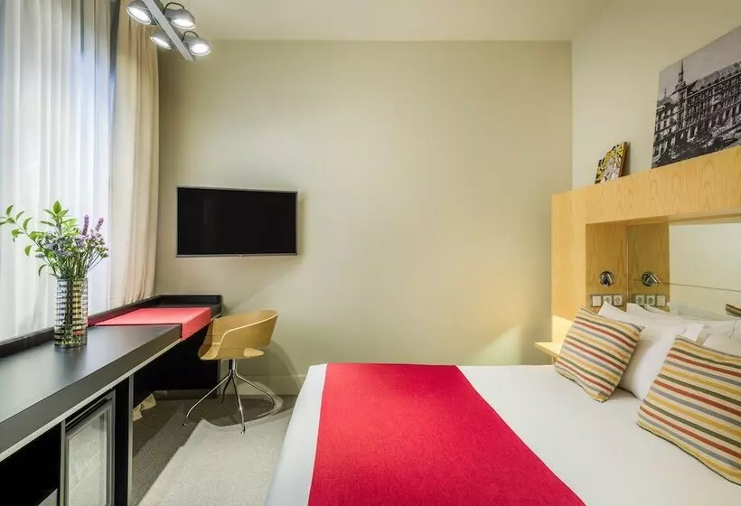 اتاق عادی, Room Mate Alicia