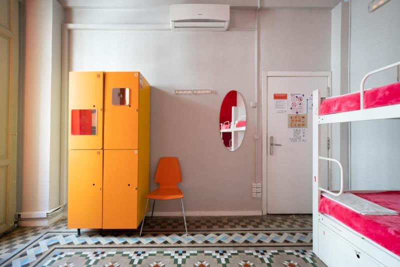 Кровать в Общей Комнате, Red Nest Hostel