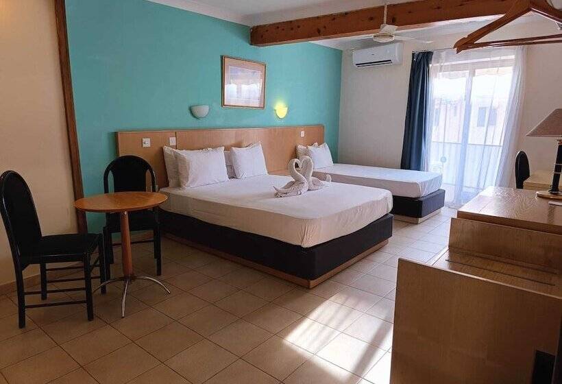 اتاق استاندارد سه نفره, The San Anton