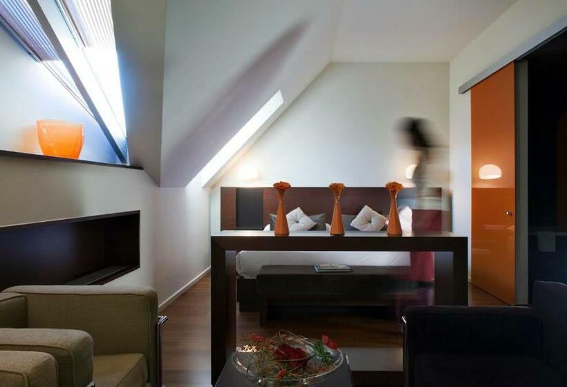 سوییت جونیور, 987 Design Prague