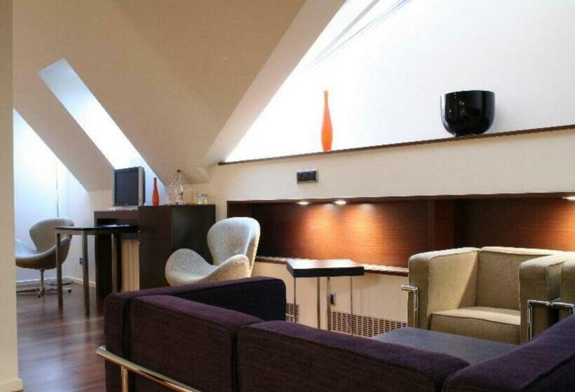 سوییت جونیور, 987 Design Prague