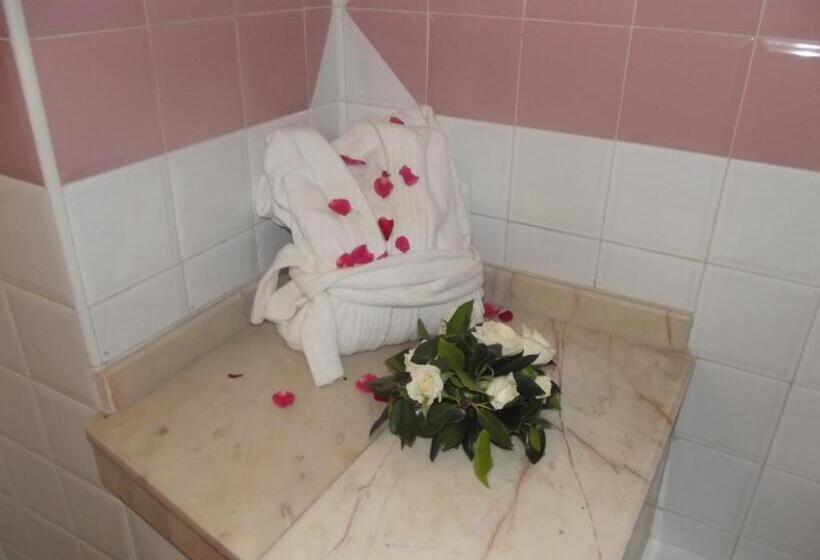 3 Kişilik Temel Oda, Al Kabir