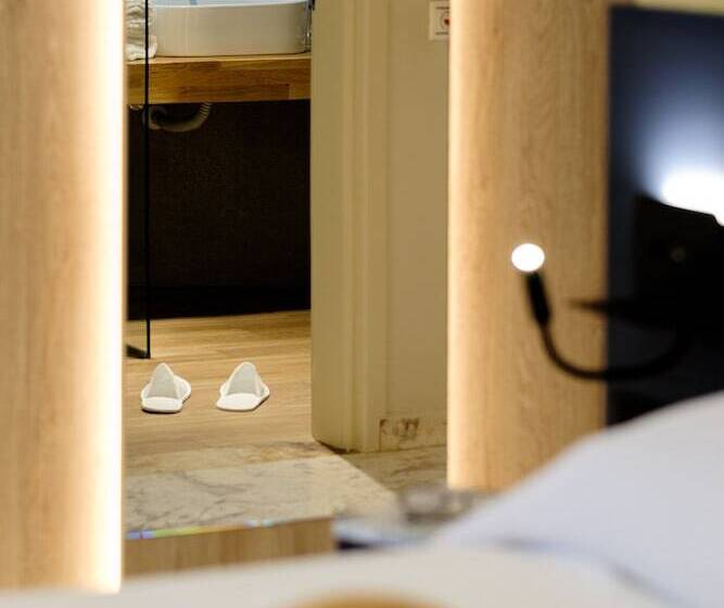 수피리어 룸, Bourtzi