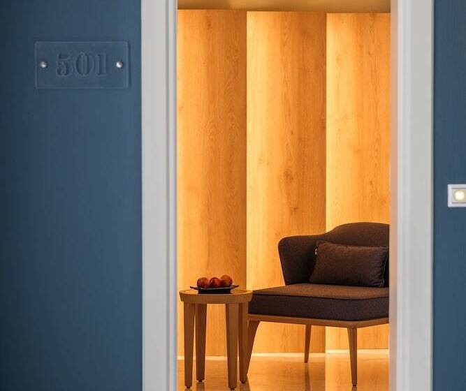 수피리어 룸, Bourtzi