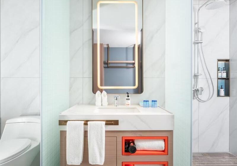 اتاق استاندارد سه نفره, Carine Hotel Delfin