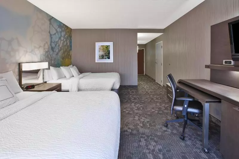 اتاق استاندارد سه نفره, Carine Hotel Delfin