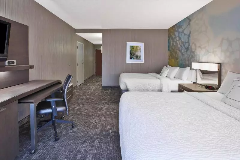 اتاق استاندارد سه نفره, Carine Hotel Delfin