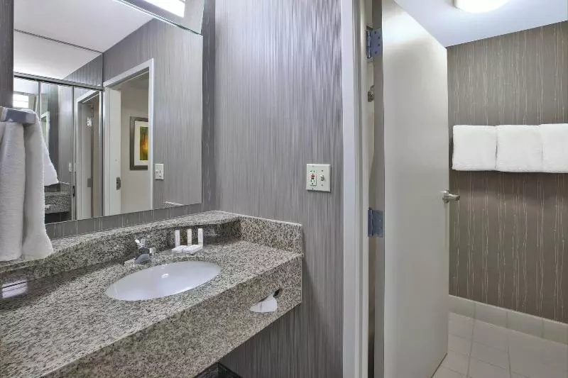 اتاق استاندارد سه نفره, Carine Hotel Delfin