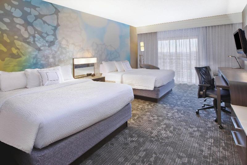 اتاق استاندارد سه نفره, Carine Hotel Delfin