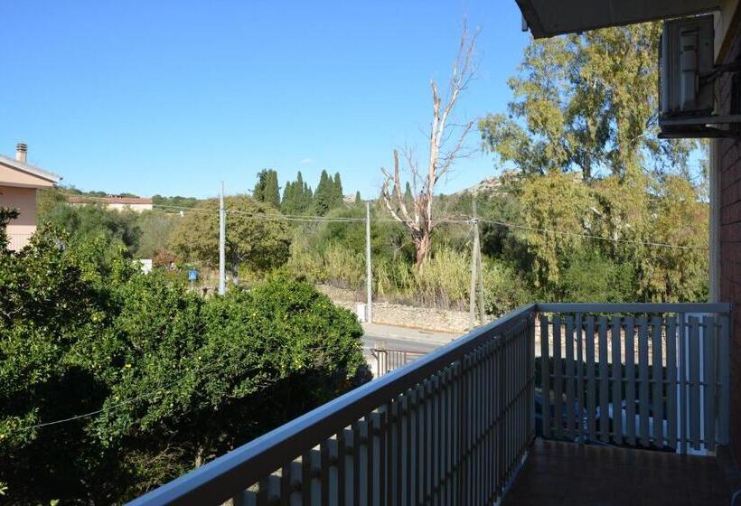 غرفة قياسية رباعية مزودة بشُرفة, Citti