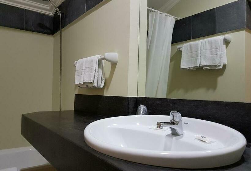 스탠다드 룸, De Moura