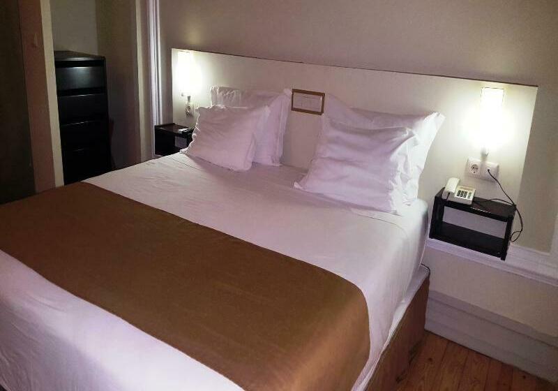 스탠다드 룸, De Moura