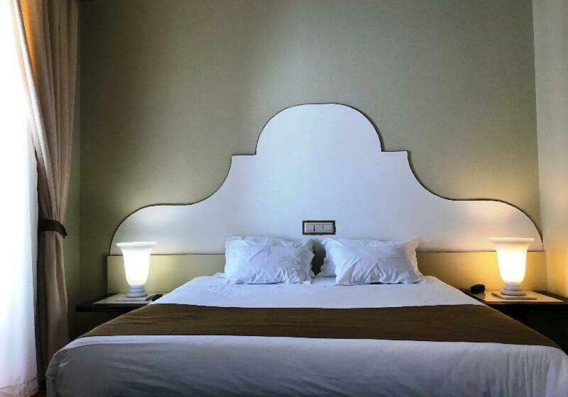 스탠다드 룸, De Moura