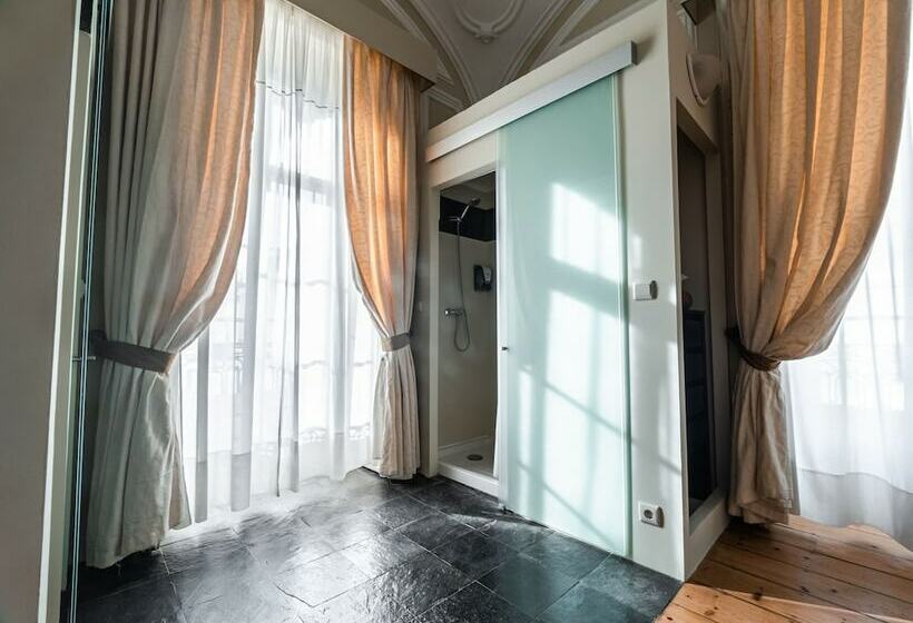 스탠다드 룸, De Moura