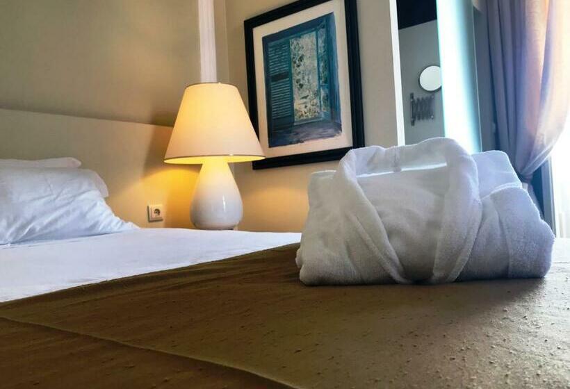 수피리어 룸, De Moura