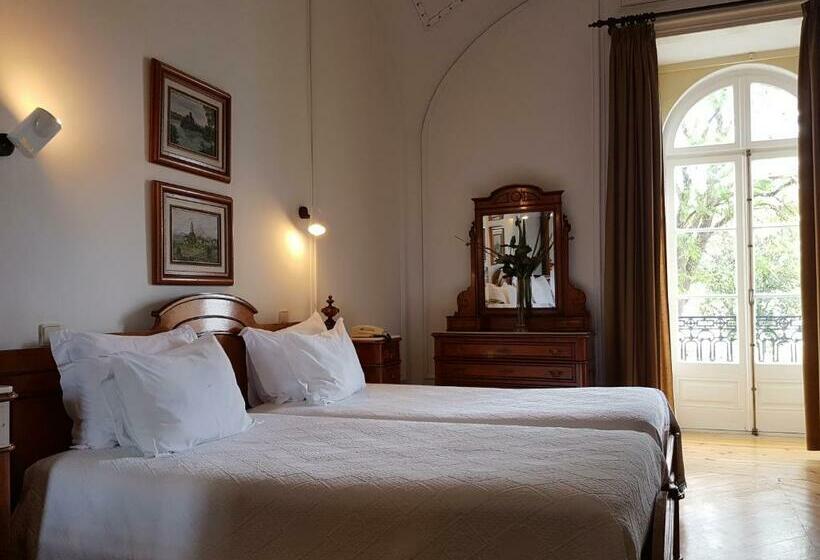 수피리어 룸, De Moura