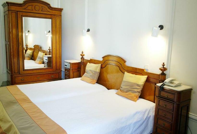 수피리어 룸, De Moura