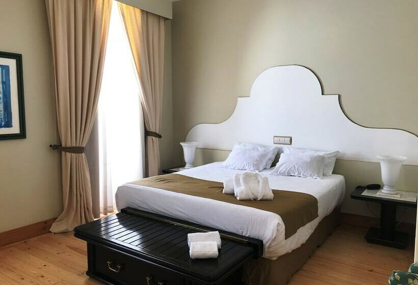 수피리어 룸, De Moura