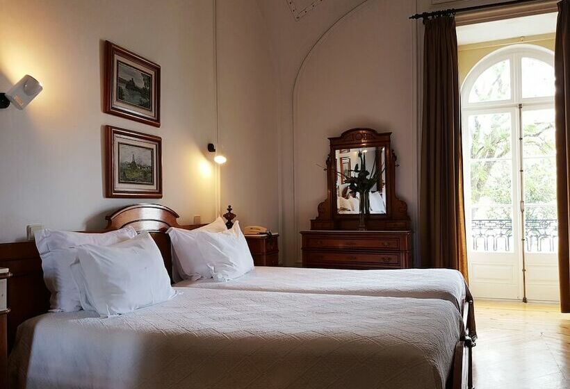 수피리어 룸, De Moura