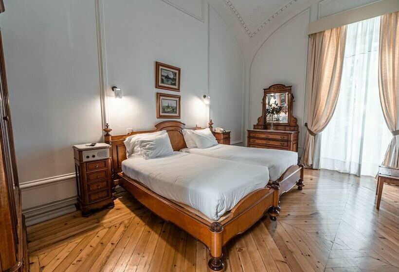 수피리어 룸, De Moura