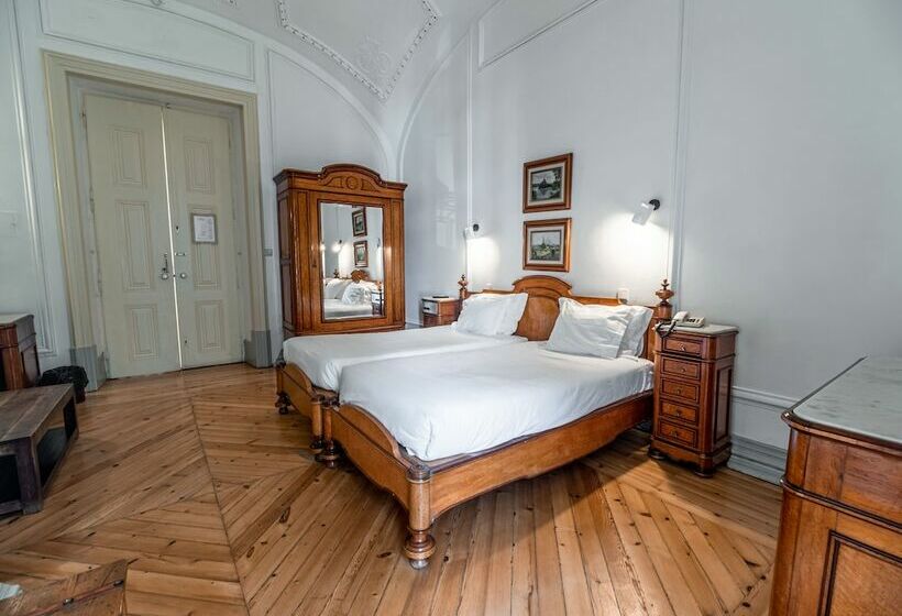 수피리어 룸, De Moura