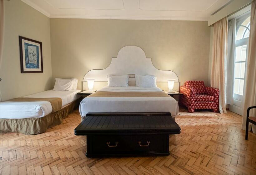 수피리어 룸, De Moura