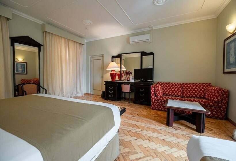 수피리어 룸, De Moura