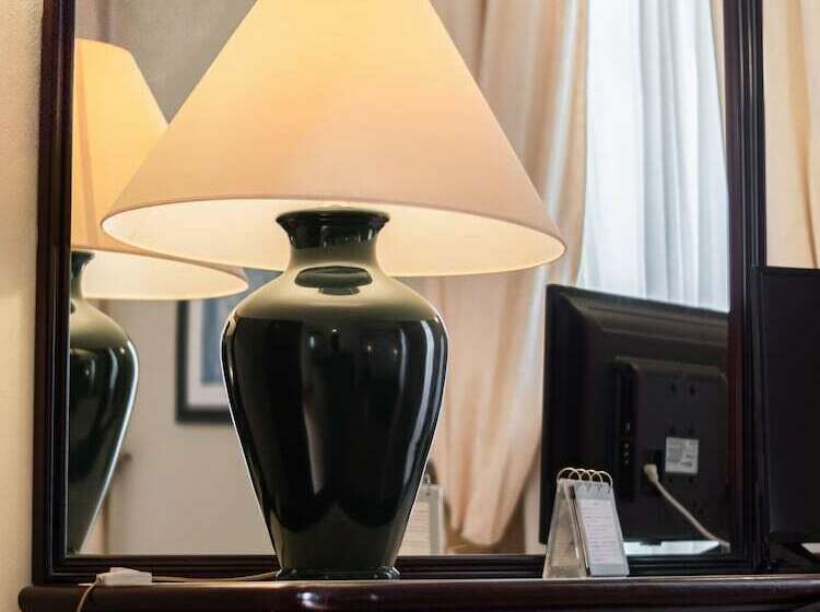 수피리어 룸, De Moura