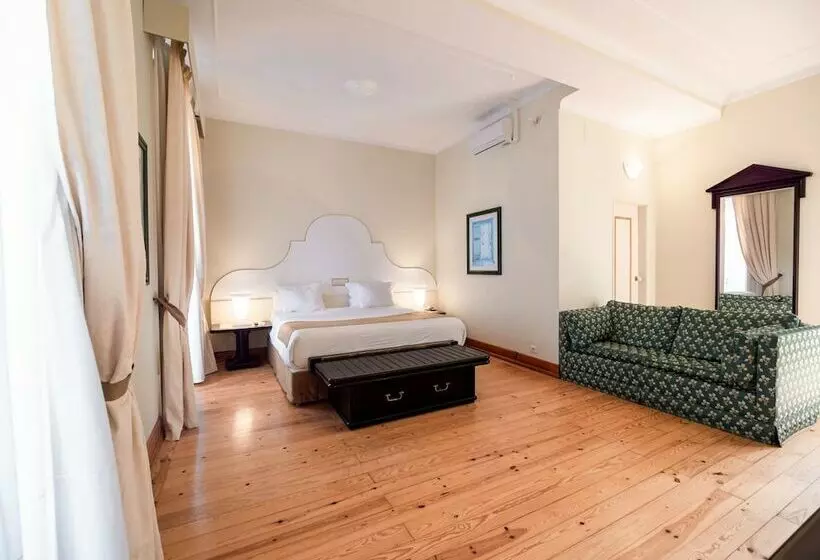 スーペリアールーム, De Moura