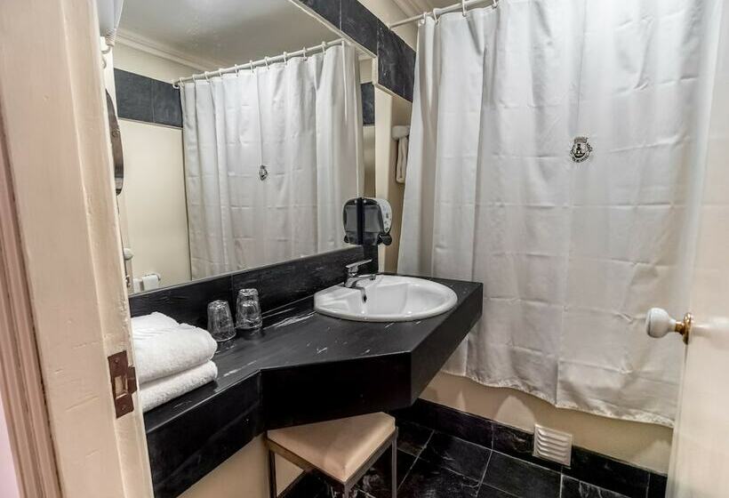 수피리어 룸, De Moura