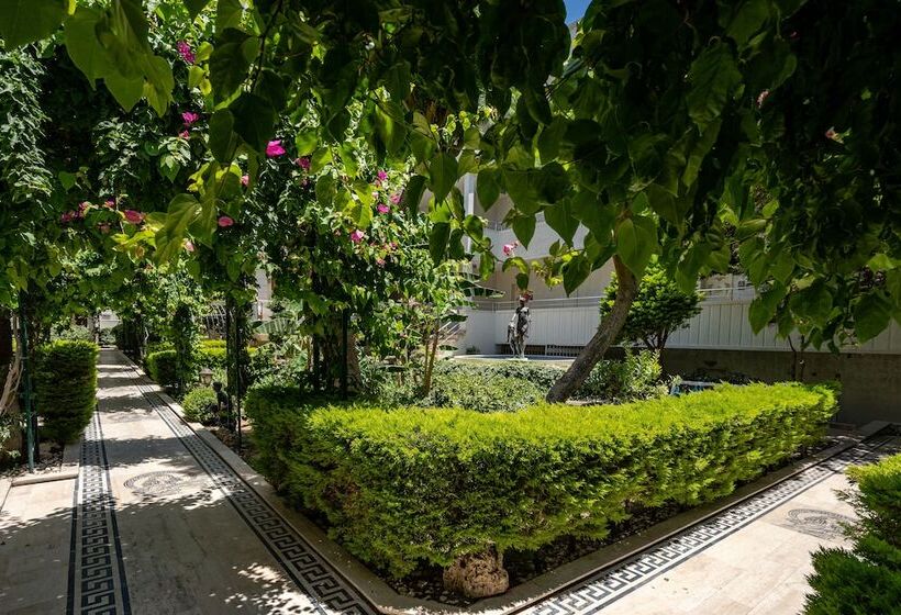 高级三人间, Golden Beach Resort & Spa