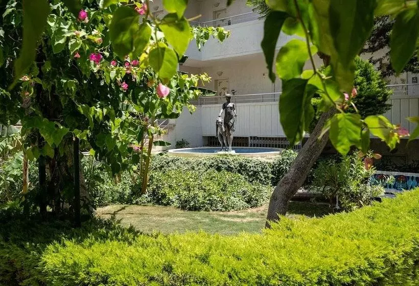 スーペリアトリプルルーム, Golden Beach Resort & Spa