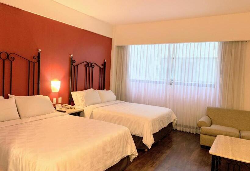 2ダブルベッドのスタンダードルーム, Holiday Inn Hotel & Suites Centro Historico, An Ihg