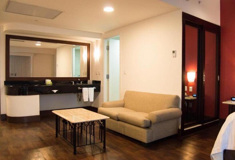 キングサイズベッドのスイートルーム, Holiday Inn Hotel & Suites Centro Historico, An Ihg