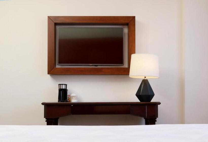 キングサイズベッドのスイートルーム, Holiday Inn Hotel & Suites Centro Historico, An Ihg