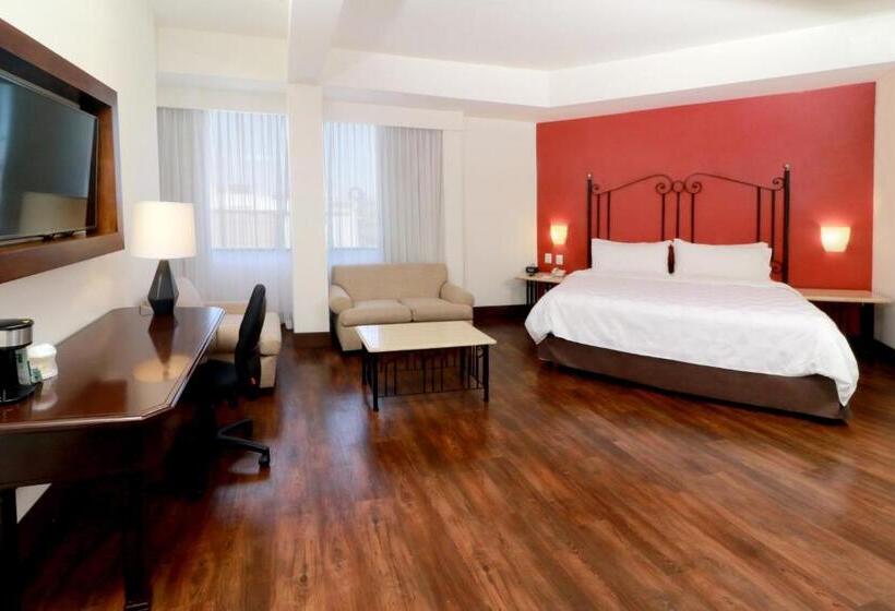 キングサイズベッドのスイートルーム, Holiday Inn Hotel & Suites Centro Historico, An Ihg