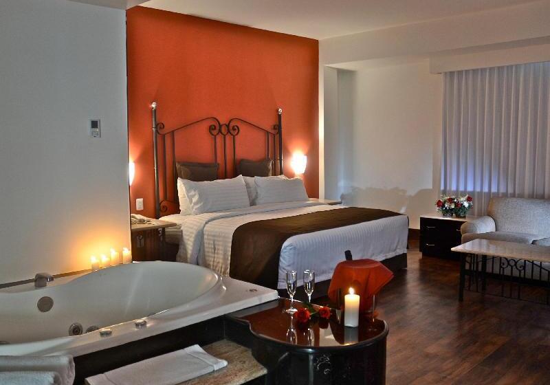 キングサイズベッドのスイートルーム, Holiday Inn Hotel & Suites Centro Historico, An Ihg