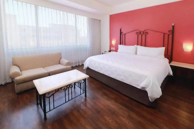 キングサイズベッドのスタンダードルーム, Holiday Inn Hotel & Suites Centro Historico, An Ihg