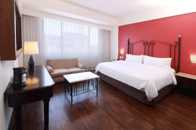 キングサイズベッドのスタンダードルーム, Holiday Inn Hotel & Suites Centro Historico, An Ihg