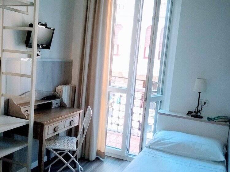 标准单人间, Malta