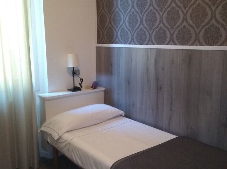 标准单人间, Malta