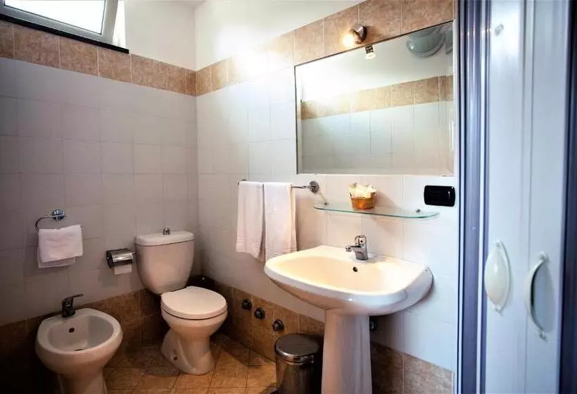 Standard Yhden Hengen Huone, Marabel