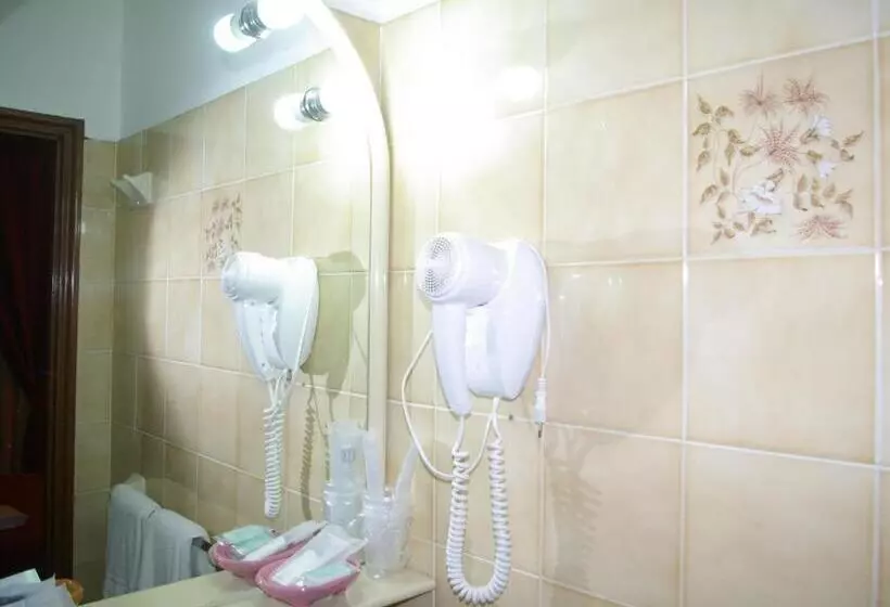 Standard Kolmen Hengen Huone, Natalina