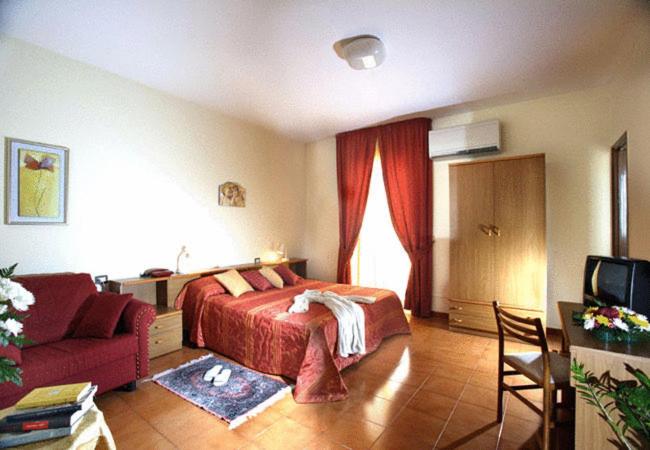 Номер Стандарт Трехместный, Natalina