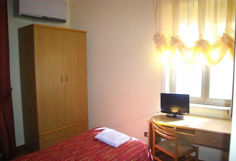 Standard Yhden Hengen Huone, Natalina
